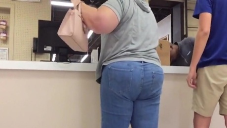 Big Booty Blonde GILF in Jeans