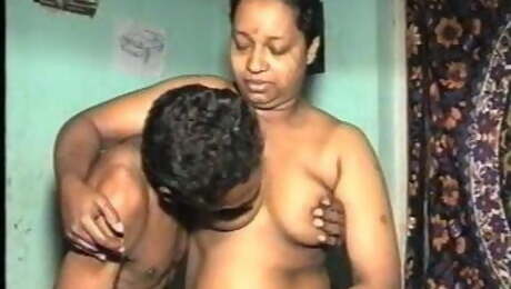 beautiful big mallu aunty