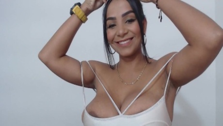 Venezuelan Girl Spreads Rear End Cheeks So Close