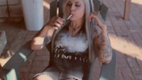 She Smokes 243 - Hazel